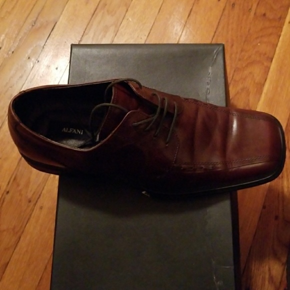 Shoes - Picture 2 of 4